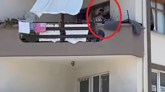Tartıştığı ağabeyini bıçakladı, evde harakiri yaptı