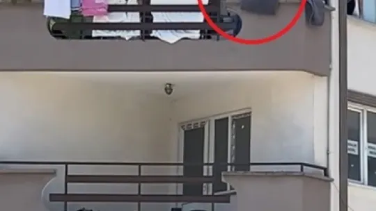 Tartıştığı ağabeyini bıçakladı, evde harakiri yaptı