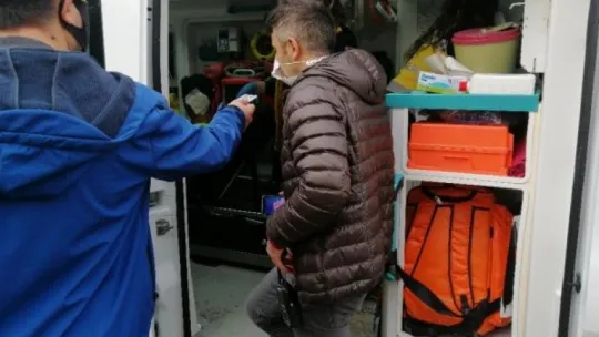 Tartıştığı arkadaşını kafasından bıçakladı