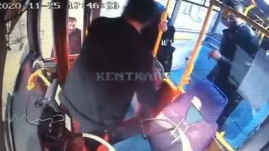 Tartıştığı halk otobüsü sürücüsüne copla saldırdı