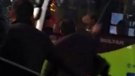 Tartıştığı halk otobüsü sürücüsüne copla saldırdı