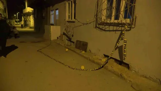 Bursa'da tartıştığı husumetlisine kurşun yağdırdı