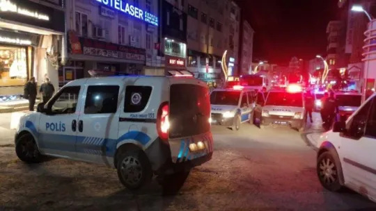 Tartıştığı husumetlisini silahla vurdu