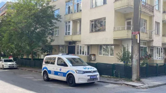Yaşlı adamın kafasında bardak kırdı!