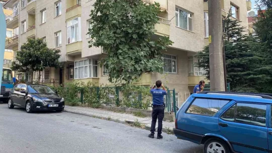 Yaşlı adamın kafasında bardak kırdı!