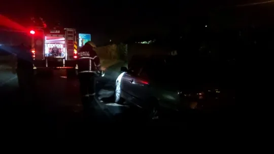 Evlerine giden ailenin otomobilinde yangın çıktı