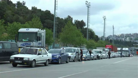 Tatilciler dönüş yolunda feribotlarda yoğunluk oluşturdu