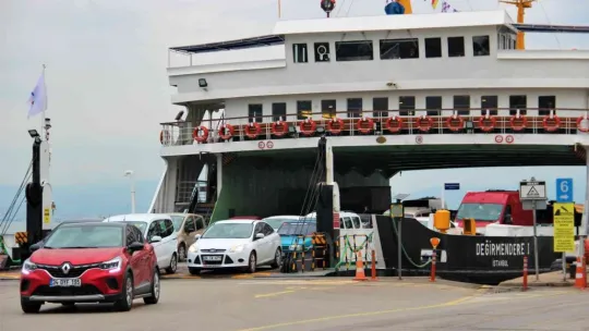 Tatilciler dönüş yolunda feribotlarda yoğunluk oluşturdu