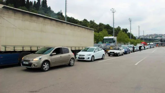 Tatilciler dönüş yolunda feribotlarda yoğunluk oluşturdu