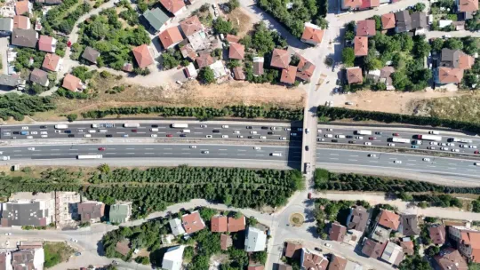 Tatilciler erkenden yola çıktı, TEM'de zaman zaman kuyruk oluşuyor
