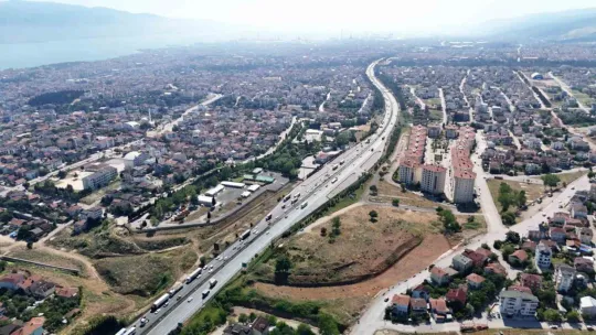 Tatilciler erkenden yola çıktı, TEM'de zaman zaman kuyruk oluşuyor
