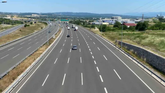 Tatilciler yolda, Kocaeli geçişinde yoğunluk nasıl?
