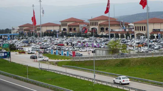 Tatilcilerin dönüş yolculuğu başladı