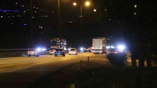 Tatilin bitmesini beklemeyenler otoyolda akıcı yoğunluk oluşturdu