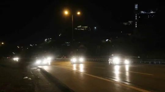 Tatilin bitmesini beklemeyenler otoyolda akıcı yoğunluk oluşturdu