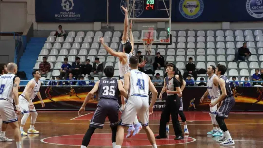Kocaeli BŞB Kağıtspor evinde galip geldi: 75 - 66