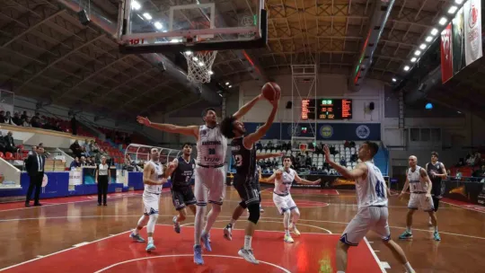 Kocaeli BŞB Kağıtspor evinde galip geldi: 75 - 66