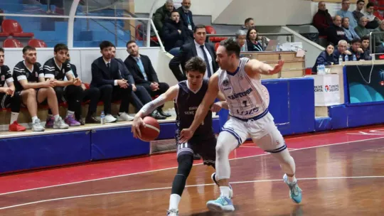 Kocaeli BŞB Kağıtspor evinde galip geldi: 75 - 66
