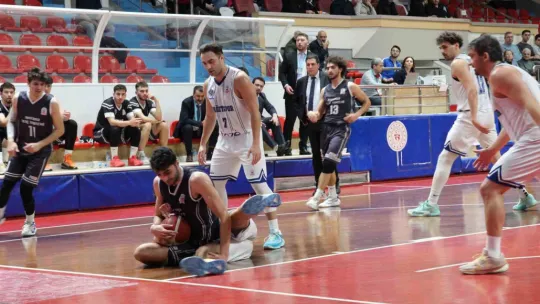 Kocaeli BŞB Kağıtspor evinde galip geldi: 75 - 66