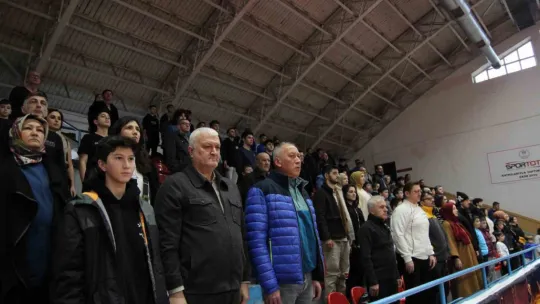 Kocaeli BŞB Kağıtspor evinde galip geldi: 75 - 66