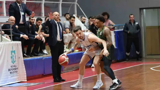 Kağıtspor evinde Konyaspor'u mağlup etti: 74 : 73