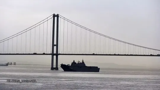 TCG Anadolu tüm heybetiyle İzmit Körfezi'nde