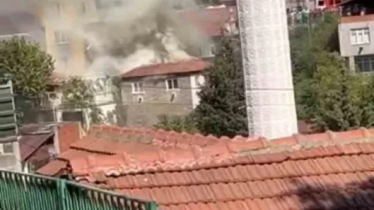 İzmit'te çatıda çıkan yangın korkuttu