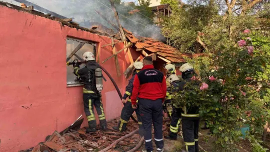 Tek katlı ev küle döndü