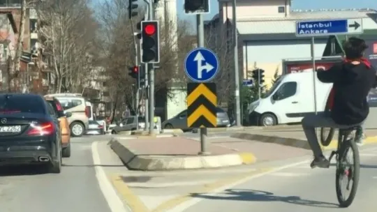 Tek teker üzerinde trafiği tehlikeye attı