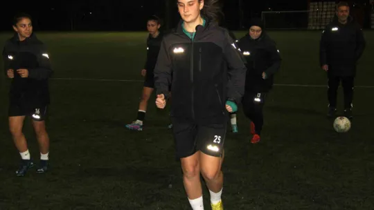 Tek yumurta ikizi kadın futbolcular: Attığı goller, gördüğü kartlar bile karıştırılıyor