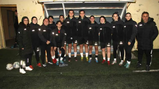 Tek yumurta ikizi kadın futbolcular: Attığı goller, gördüğü kartlar bile karıştırılıyor