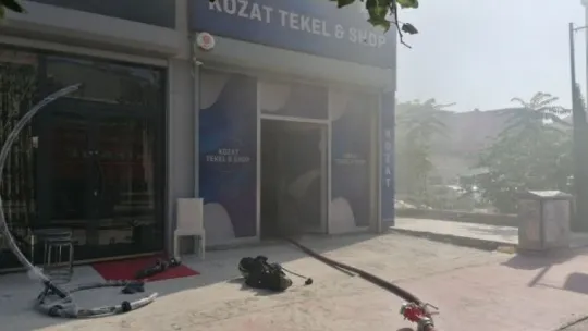 Tekel bayisinin deposu alevlere teslim oldu