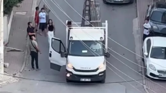 Tele takılarak mahsur kalan güvercini böyle kurtardılar