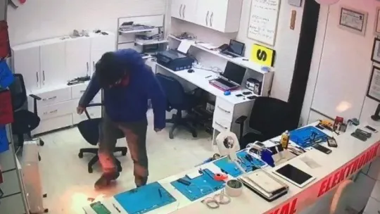 Telefon bataryası patladı, ölümden döndü!