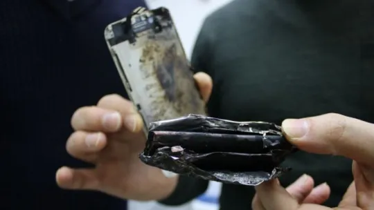 Telefon bataryası patladı, ölümden döndü!