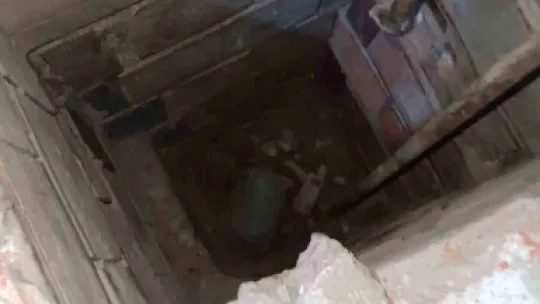 Havalandırma boşluğunda mahsur kaldı