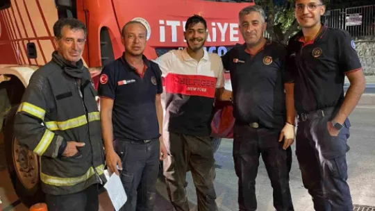 Havalandırma boşluğunda mahsur kaldı