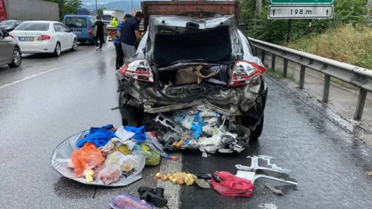 Kocaeli TEM'de 13 araç zincirleme kazaya karıştı