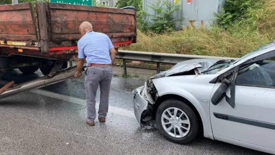 Kocaeli TEM'de 13 araç zincirleme kazaya karıştı