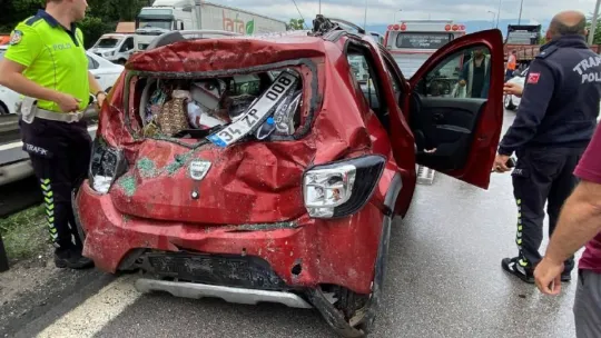 Kocaeli TEM'de 13 araç zincirleme kazaya karıştı