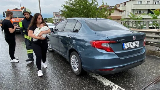 Kocaeli TEM'de 13 araç zincirleme kazaya karıştı