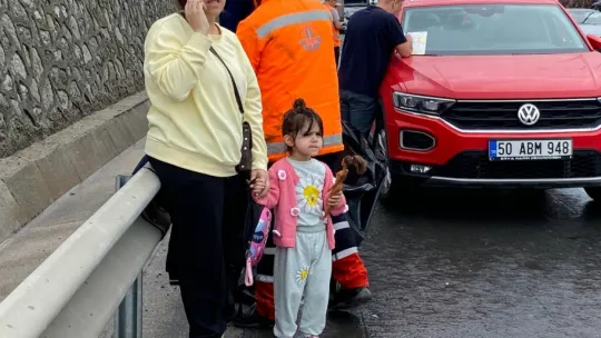 Kocaeli TEM'de 13 araç zincirleme kazaya karıştı