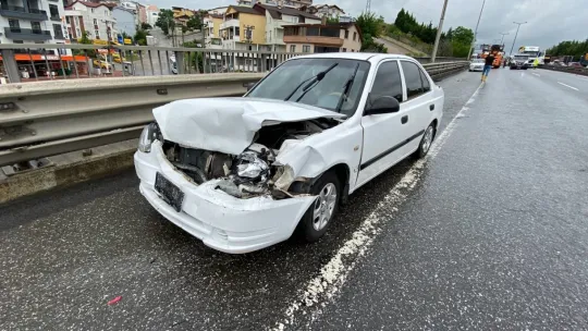 Kocaeli TEM'de 13 araç zincirleme kazaya karıştı