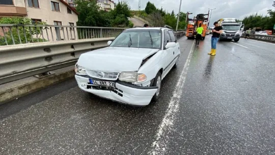 Kocaeli TEM'de 13 araç zincirleme kazaya karıştı