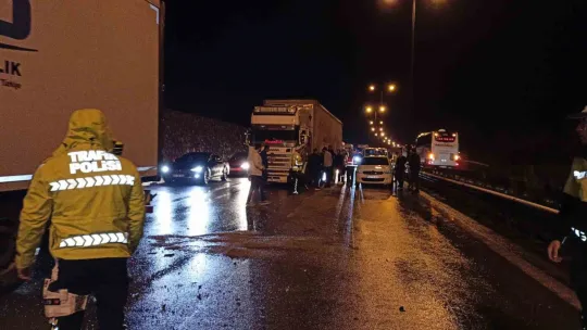 TEM'de 18 araçlık zincirleme kaza: 4 kişi yaralandı