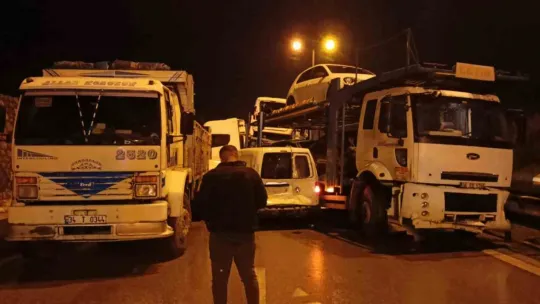 TEM'de 18 araçlık zincirleme kaza: 4 kişi yaralandı