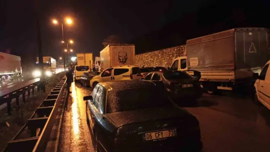 TEM'de 18 araçlık zincirleme kaza: 4 kişi yaralandı