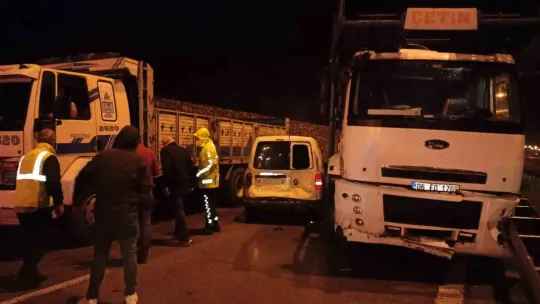 TEM'de 18 araçlık zincirleme kaza: 4 kişi yaralandı