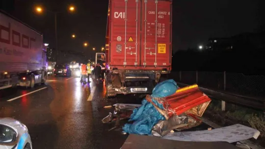 Kocaeli TEM'de zincirleme kaza!