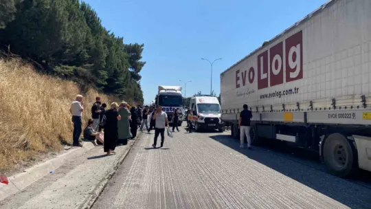 TEM'de 2 tır ve yolcu otobüsü kazaya karıştı: 1'i ağır 3 yaralı